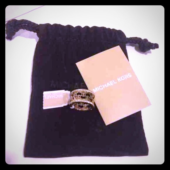 Michael Kors monogram ring - Picture 1 of 4