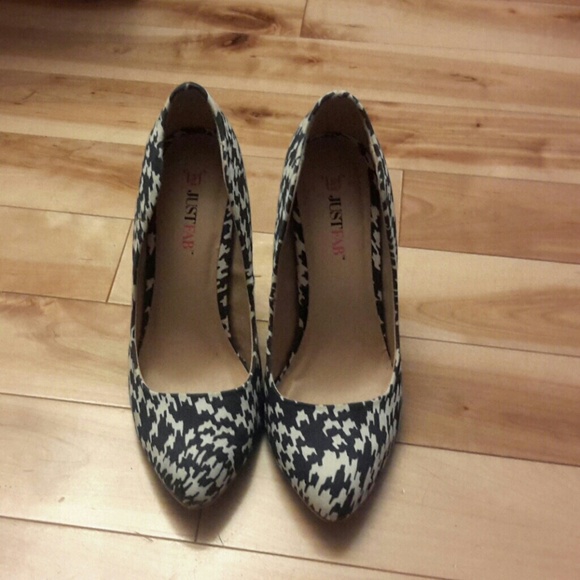 Navy blue tweed print heels