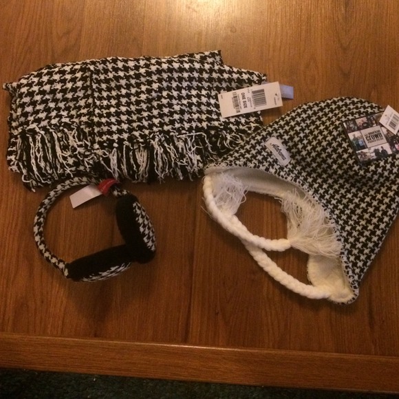 REDUCED 🎉Houndstooth lot.