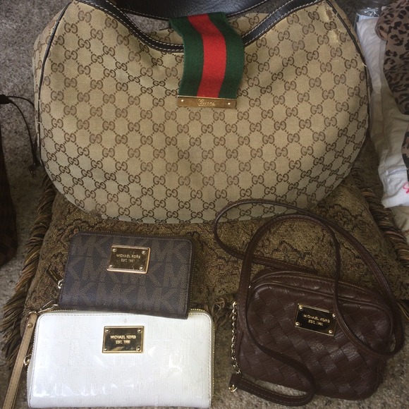 My lil collection. 👜👛💁 - Picture 2 of 3