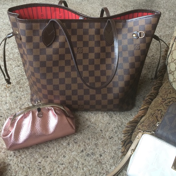 My lil collection. 👜👛💁 - Picture 3 of 3