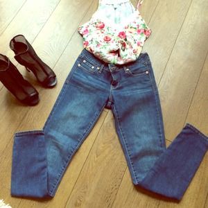 Skinny jeans with stretch