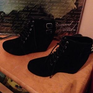 Black wedge,tie-up heels