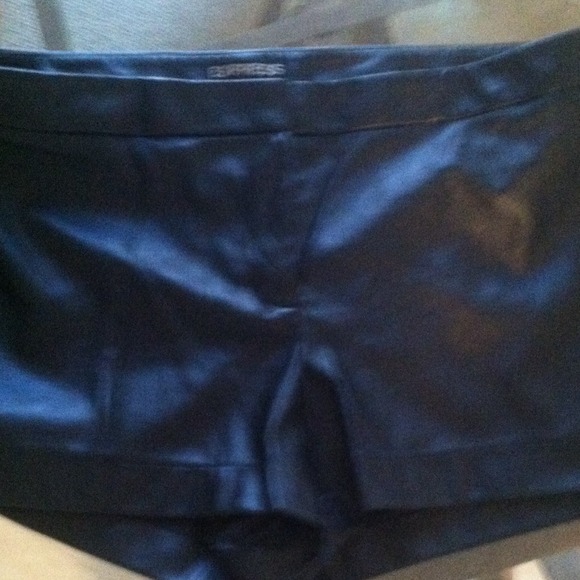 HOTT EXPRESS PLEATHER SHORTS