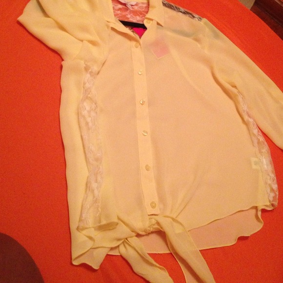 Crop top - Picture 2 of 3