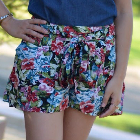 New Black Floral Tie Shorts - Picture 2 of 3