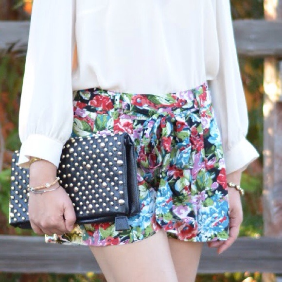 New Black Floral Tie Shorts - Picture 3 of 3