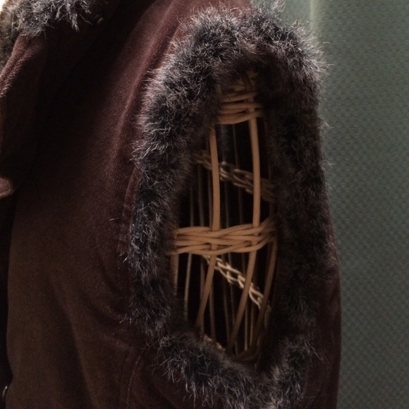 Brown corduroy vest with faux fur lining - Picture 4 of 4