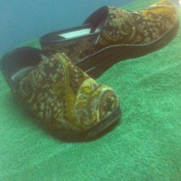 Dansko shoes barely worn!