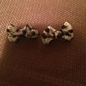 Bow earrings
