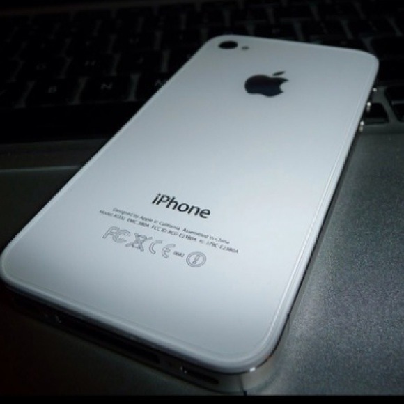 iPhone 4 - Picture 2 of 2