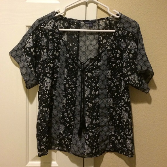 NWT A&E Floral Flowy Top - Picture 1 of 2