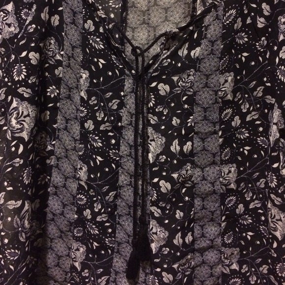 NWT A&E Floral Flowy Top - Picture 2 of 2