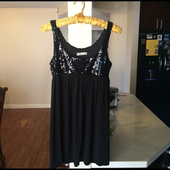 Sequenced tunic top