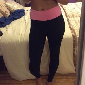 Reversible yoga leggings