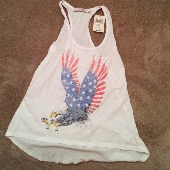 Lucky brand tank top with American eagle on it