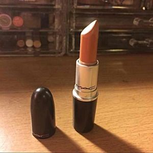 MAC Lipstick in Peachstock