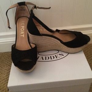 Super cute black wedges