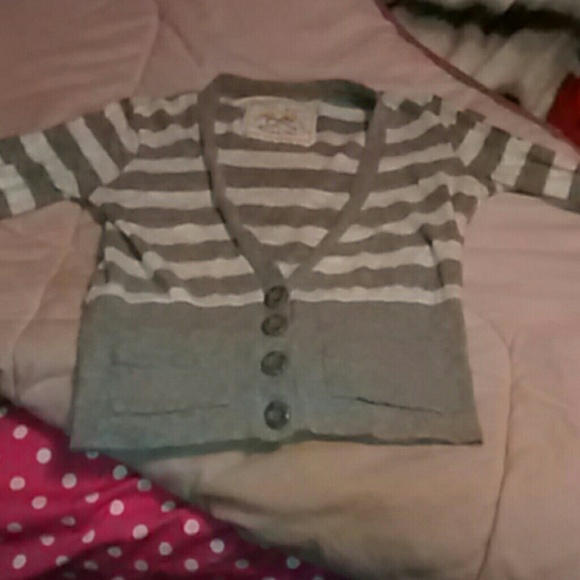 Crop top 3/4's sleeve sweater