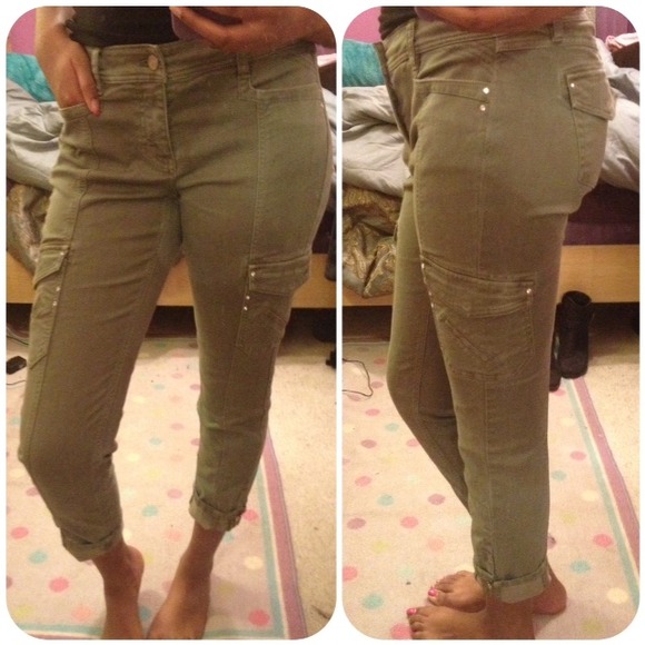SOLD! ☺️ WHBM Olive Green Slim Ankle Cargo Pants - Picture 2 of 3