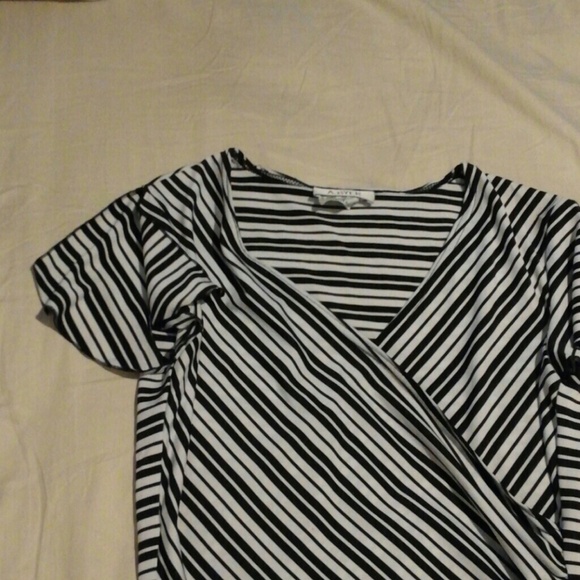 Split sleeve fancy mock wrap shirt - Picture 4 of 4