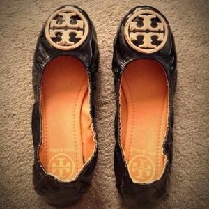 Tory burch faux flats. Black patent. Gold. New
