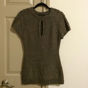 Short sleeved taupe sweater