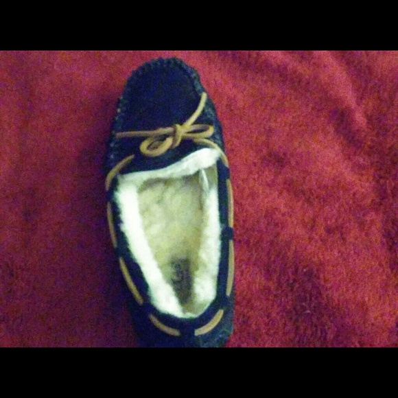 I have tall and short uggs and 1 moccasin ugg - Picture 4 of 4