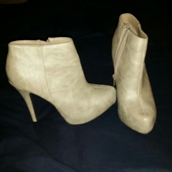 GentlyWornTaupeAnkleBoots