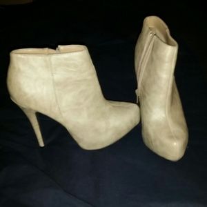 GentlyWornTaupeAnkleBoots