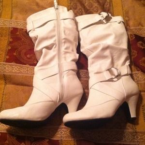 White boots size 7.5