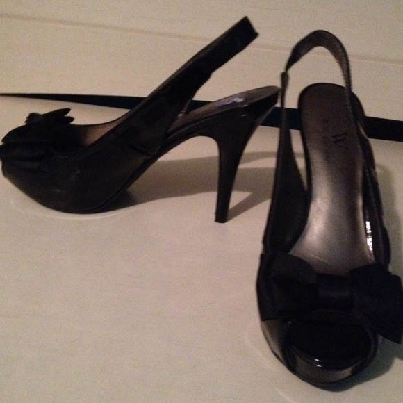 Black heel shoes