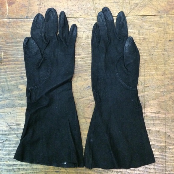 These are a wonderful black washable glove vintage - Picture 2 of 2