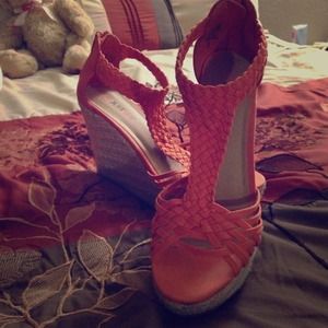 Peach wedge heels 😋