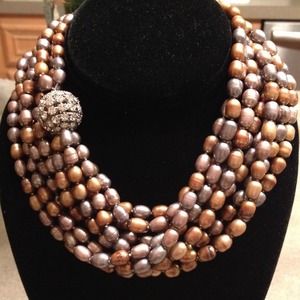 Really beautiful pearl necklace!