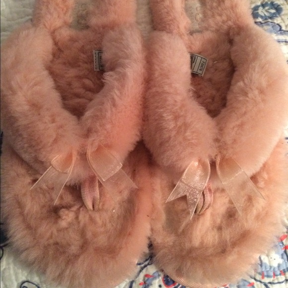 Ugg flip flop slippers