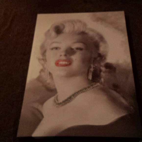 Beautiful Marilyn monroe painting