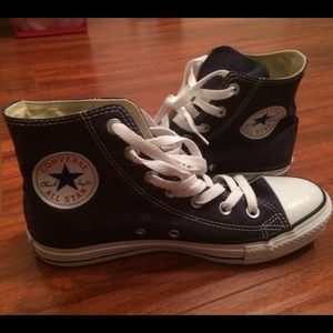 Navy high top converse chuck Taylors