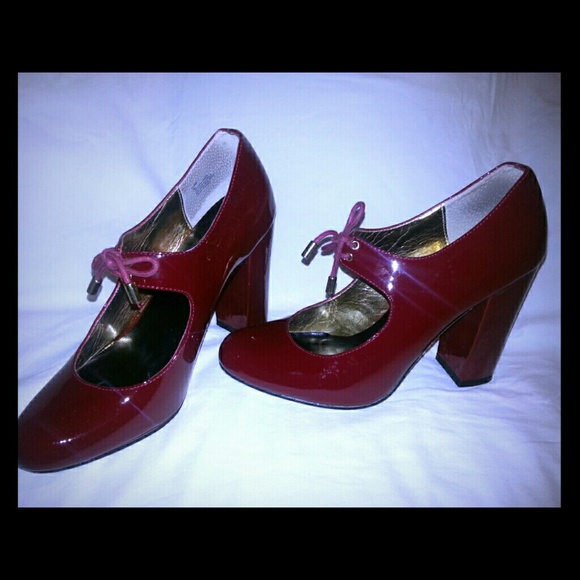 Red pumps