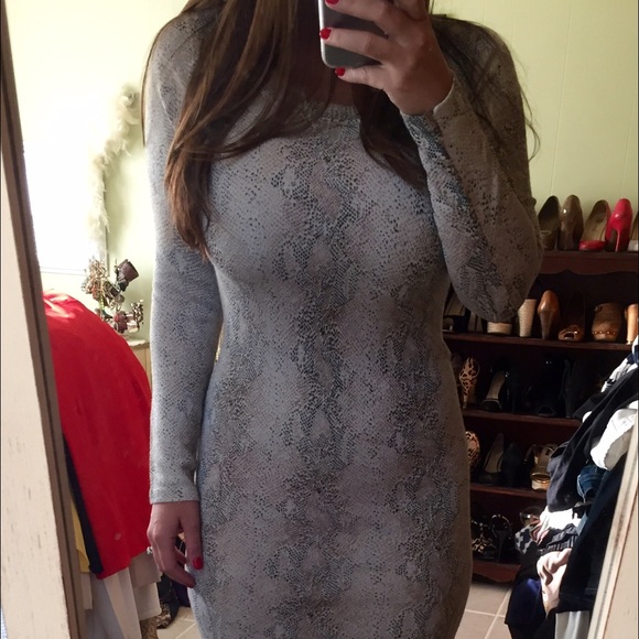 Women's snakeskin print bodycon dress. - Picture 4 of 4