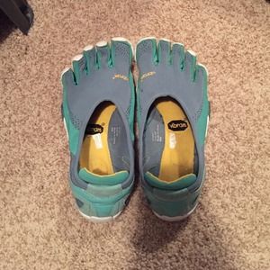 Gently loved vibram shoes