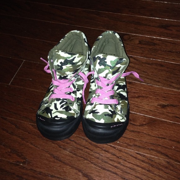 🌟Sold🌟K9 by Rocket Dog size 3 never worn