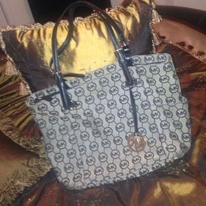 Large michael kors tote!😊