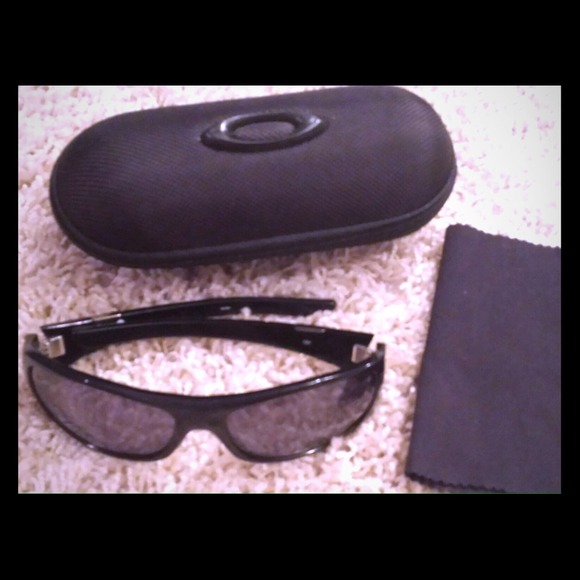 Oakley men sunglasses!