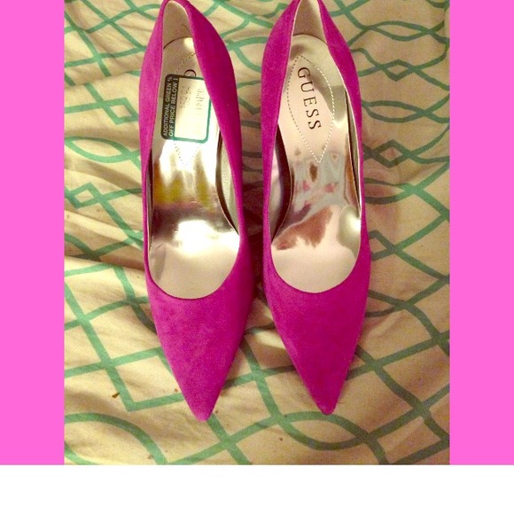 💗💎💗💎 bright purple guess shoes!