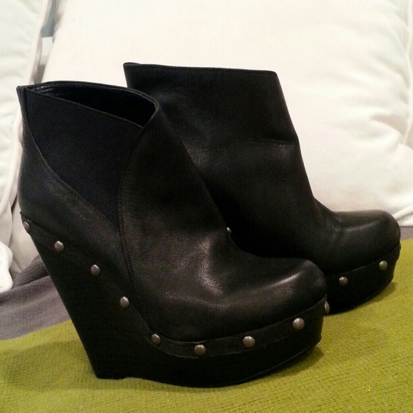 Black Jessica Simpson, wedge booties