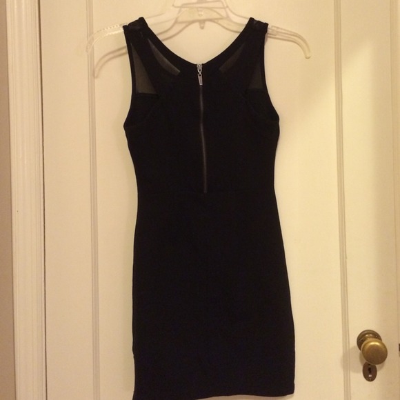 LBD by Guess - Picture 2 of 4