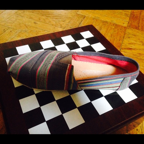 Toms - Picture 2 of 3