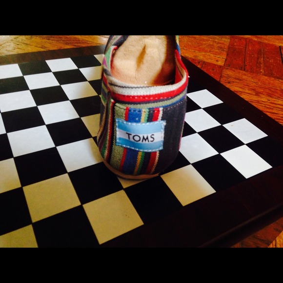 Toms - Picture 3 of 3