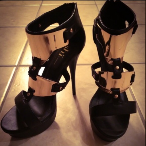 Shoes - Picture 2 of 3